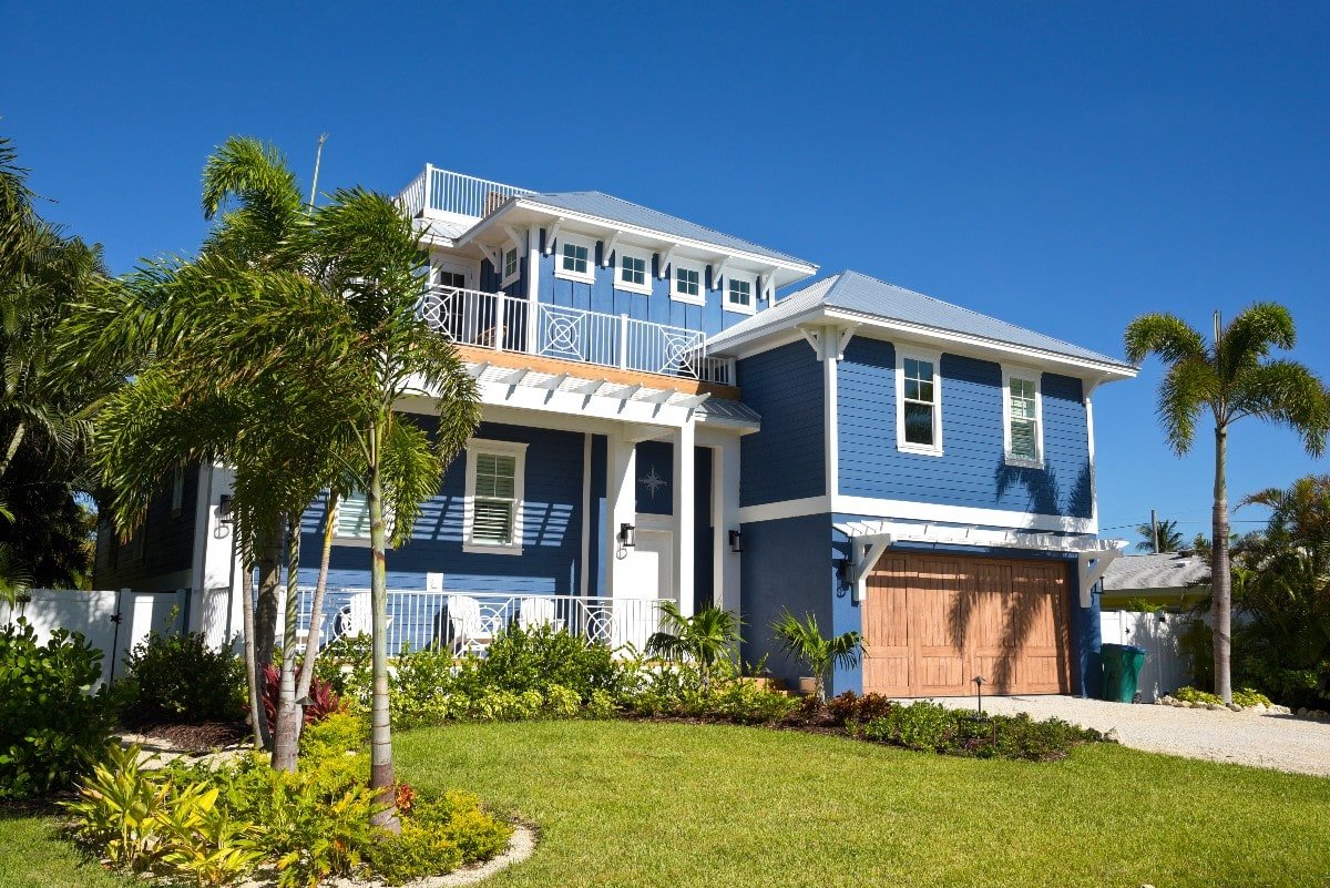 Beautiful blue home in Florida